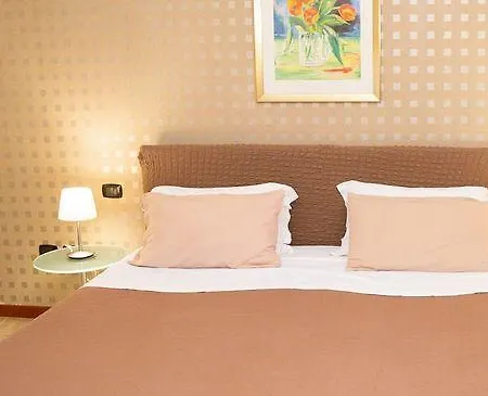 Palace 2000 فندق بوميتْسْيا