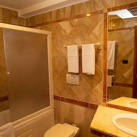 Palace 2000 Hotel