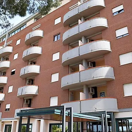 Palace 2000 Hotel 4*