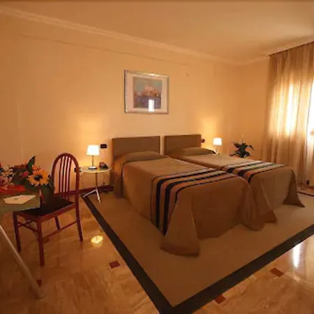 Palace 2000 Hotel