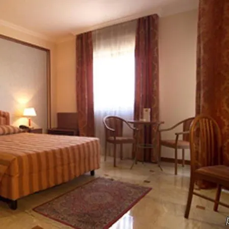 Palace 2000 Ξενοδοχείο Pomezia