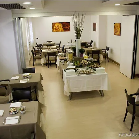 2000皇宫酒店 酒店 4*
