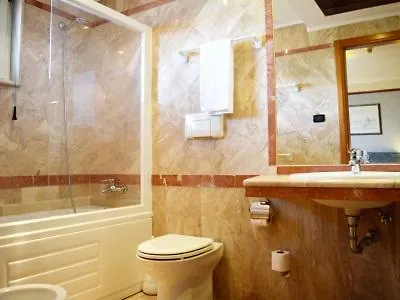 Palace 2000 Hotel 4*