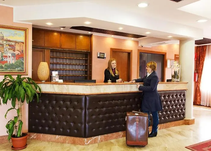 Palace 2000 Hotel 4*